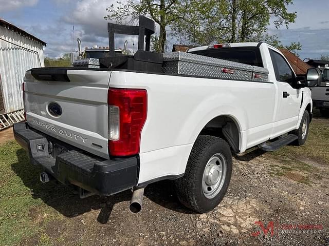 Image of Ford F-250 equipment image 2