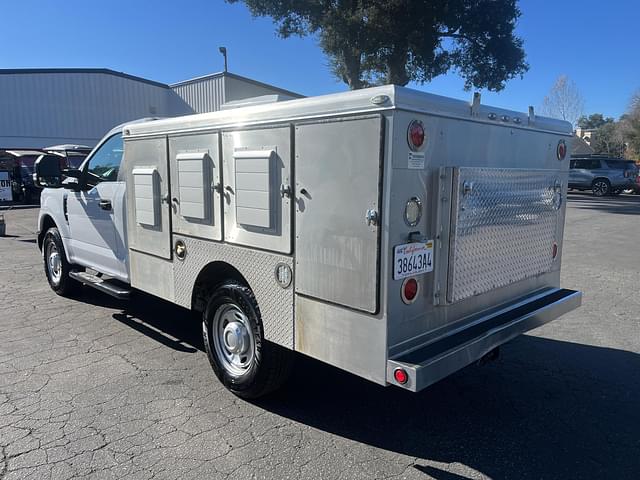 Image of Ford F-250 equipment image 3