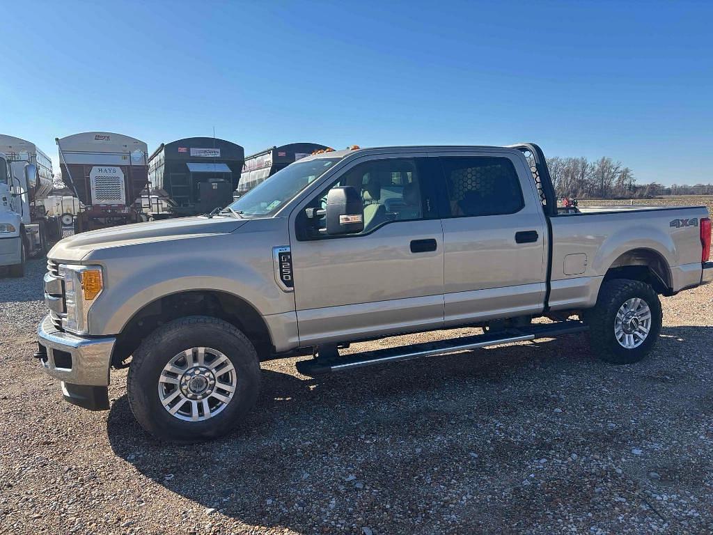 Image of Ford F-250 Primary image