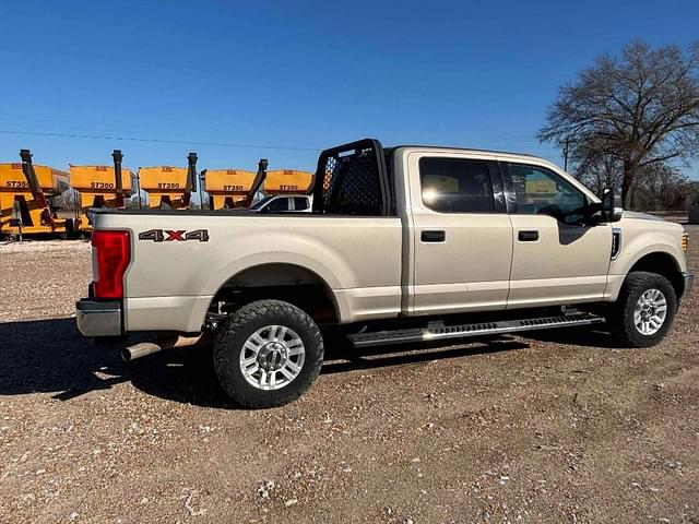 Image of Ford F-250 equipment image 4