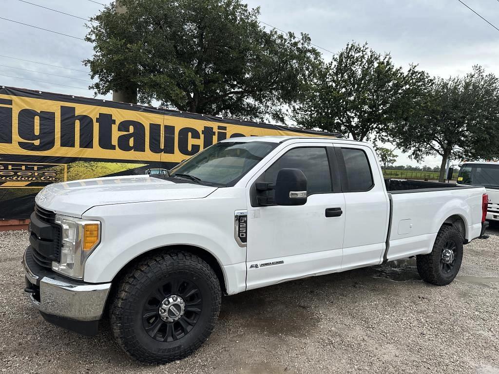 Image of Ford F-250 Primary image