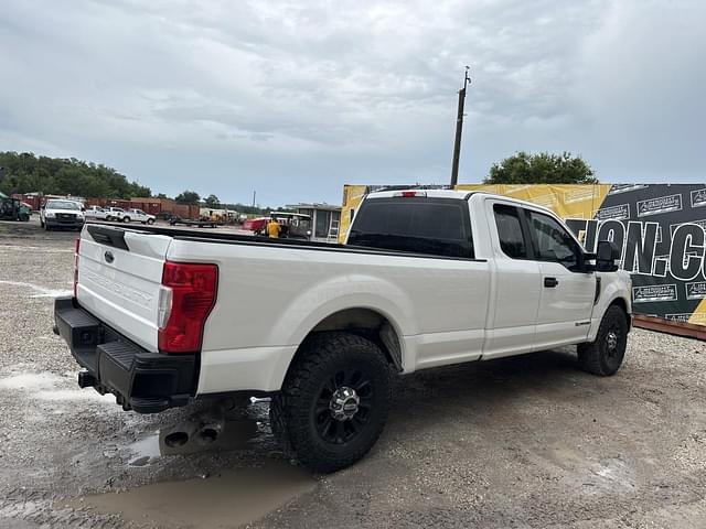 Image of Ford F-250 equipment image 2