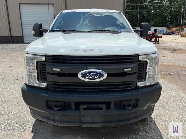 Image of Ford F-250 equipment image 1