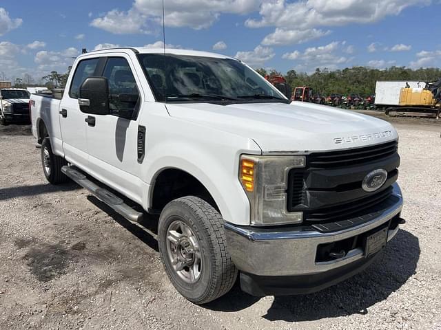 Image of Ford F-250 equipment image 3