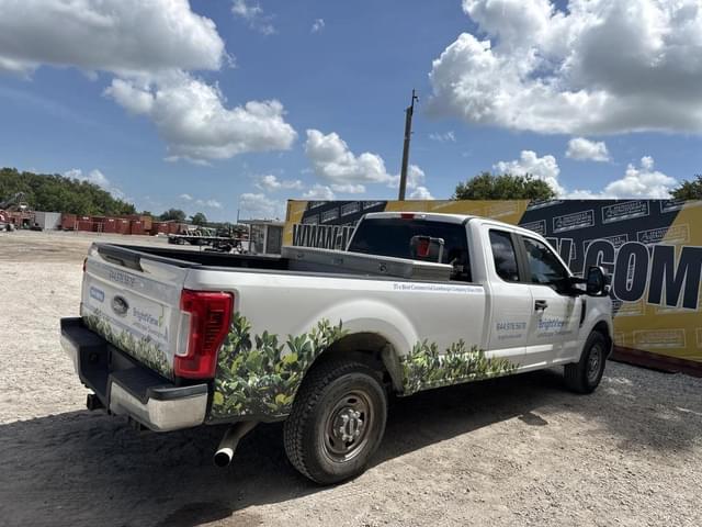 Image of Ford F-250 equipment image 2
