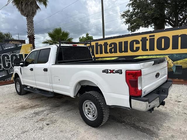 Image of Ford F-250 equipment image 1