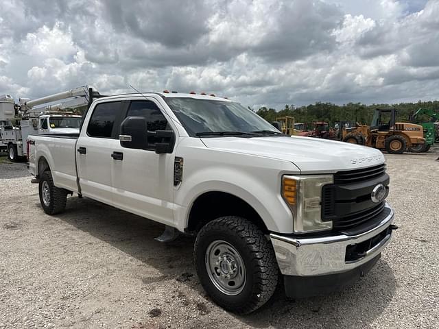 Image of Ford F-250 equipment image 3