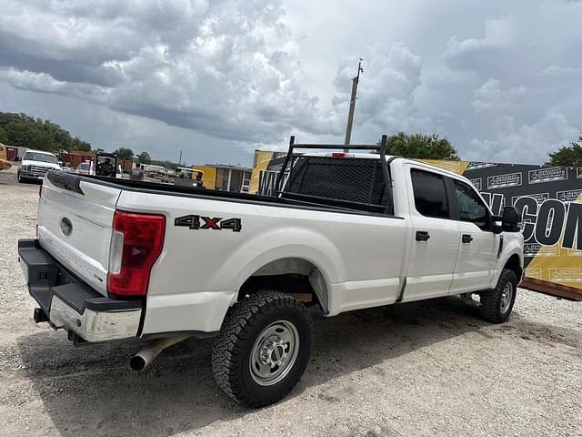 Image of Ford F-250 equipment image 2