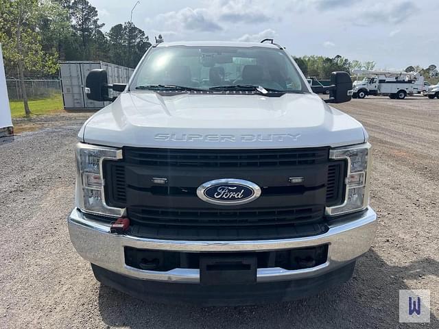 Image of Ford F-250 equipment image 2