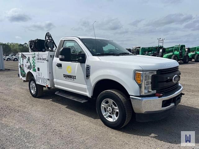 Image of Ford F-250 equipment image 3