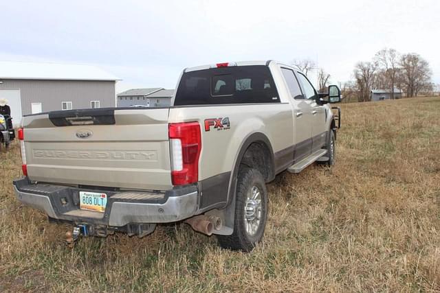 Image of Ford F-350 equipment image 2