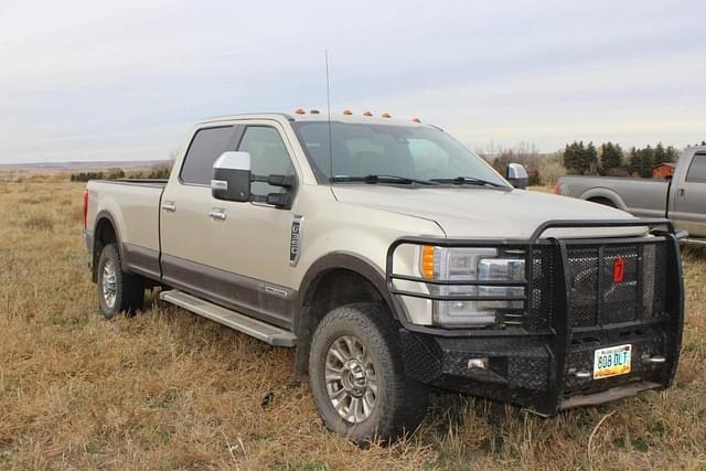 Image of Ford F-350 equipment image 1