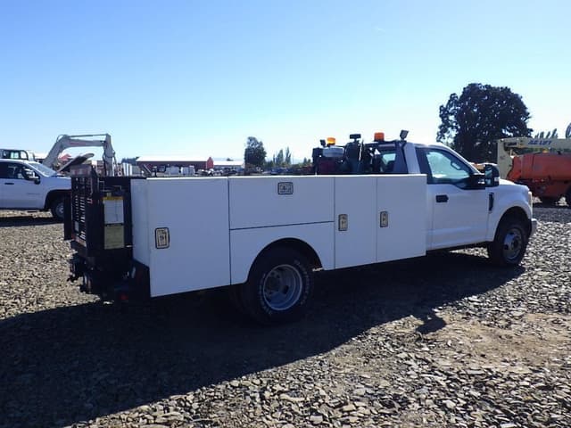 Image of Ford F-350 equipment image 4