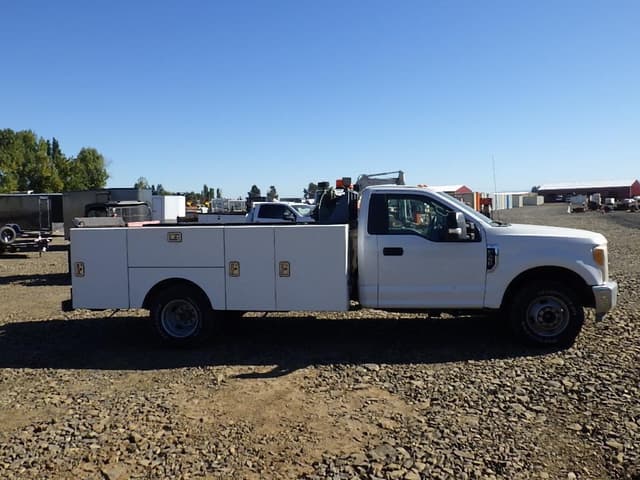 Image of Ford F-350 equipment image 3