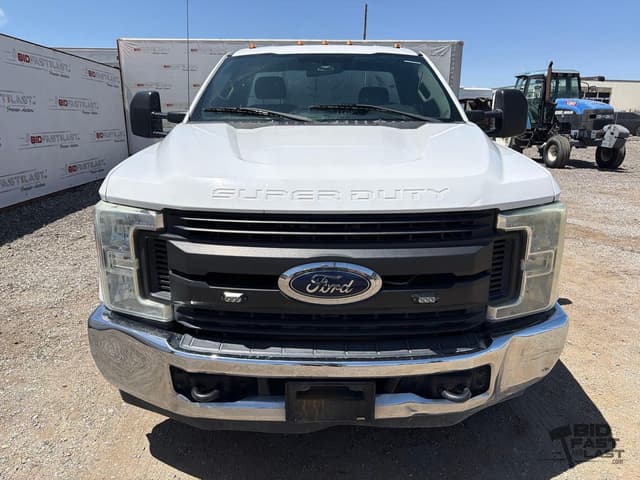 Image of Ford F-350 equipment image 1