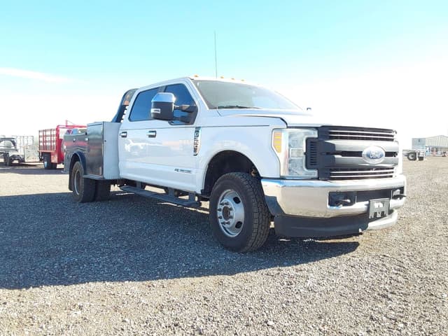 Image of Ford F-350 equipment image 2