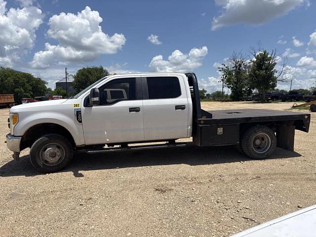 Image of Ford F-350 equipment image 1