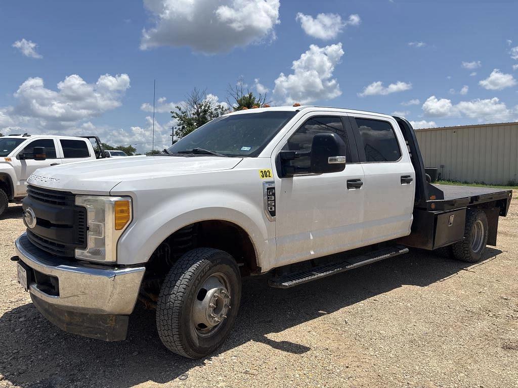 Image of Ford F-350 Primary image