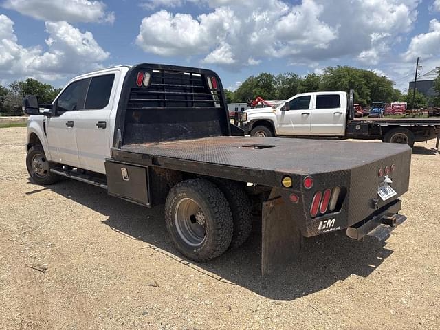 Image of Ford F-350 equipment image 2