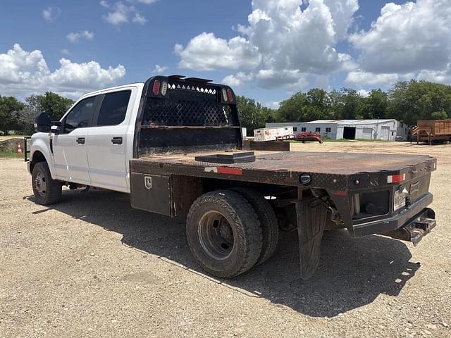 Image of Ford F-350 equipment image 2