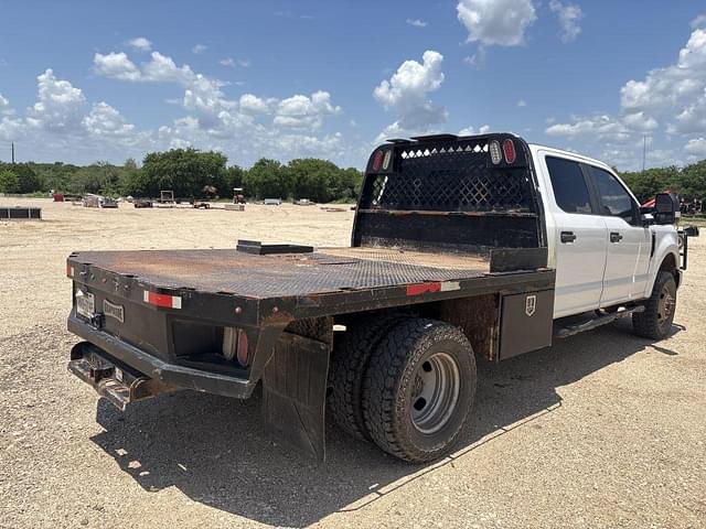 Image of Ford F-350 equipment image 4