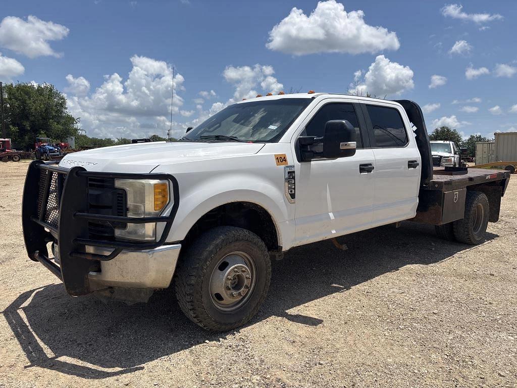 Image of Ford F-350 Primary image