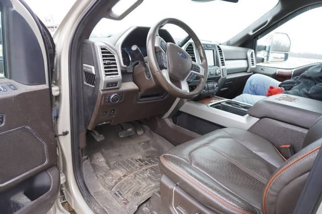 Image of Ford F-350 equipment image 4