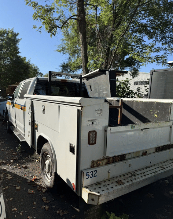 Image of Ford F-350 equipment image 2