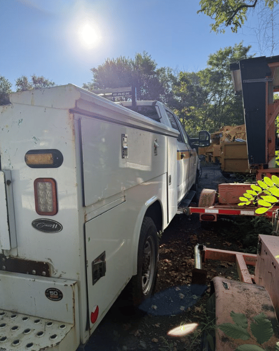 Image of Ford F-350 equipment image 4