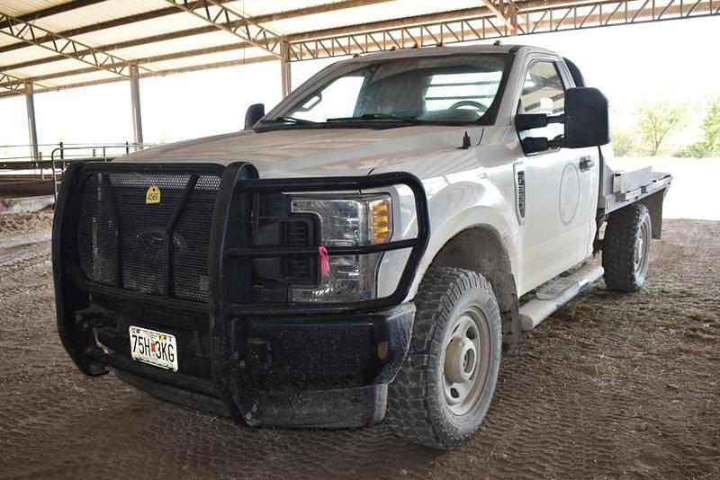 Image of Ford F-350 Primary image