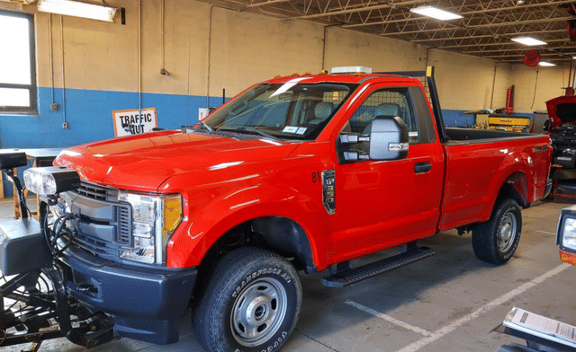 Image of Ford F-350 equipment image 1