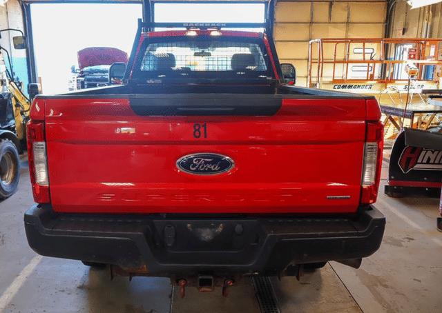 Image of Ford F-350 equipment image 3