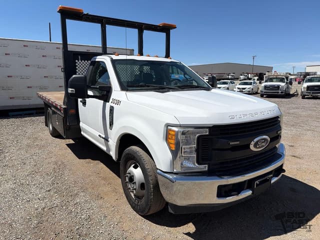 Image of Ford F-350 equipment image 2