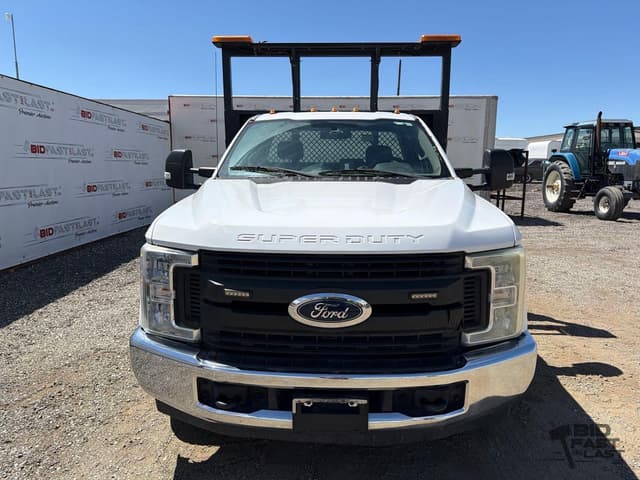Image of Ford F-350 equipment image 1
