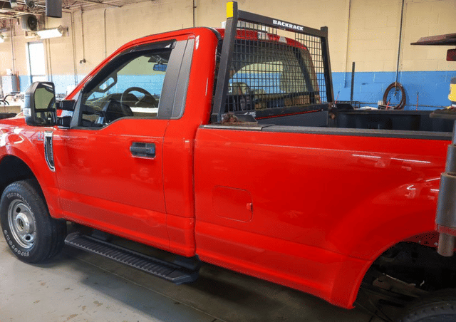 Image of Ford F-350 equipment image 2