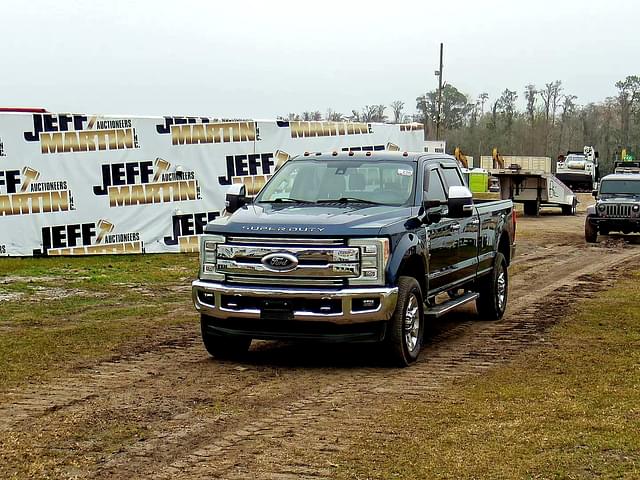 Image of Ford F-350 equipment image 1