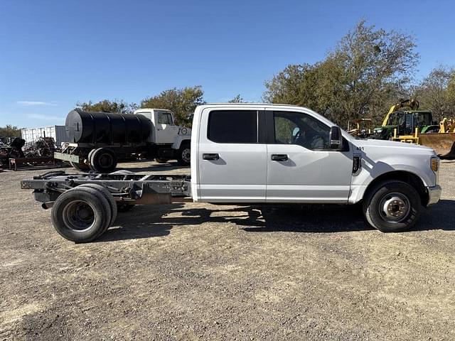 Image of Ford F-350 equipment image 4