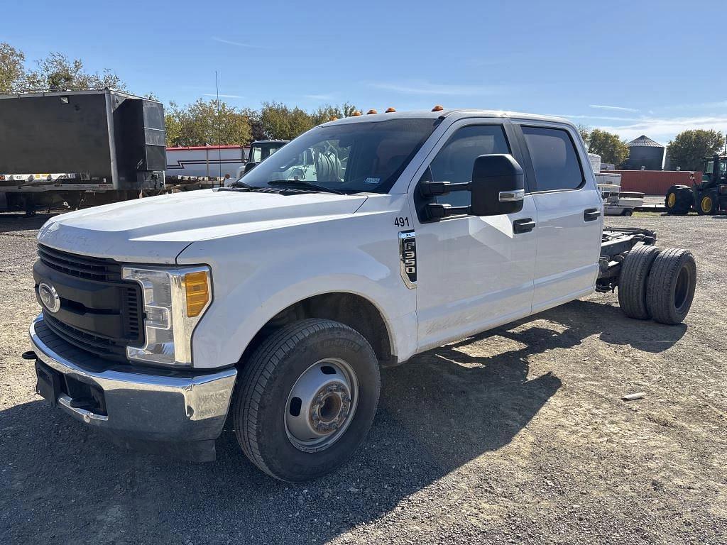 Image of Ford F-350 Primary image