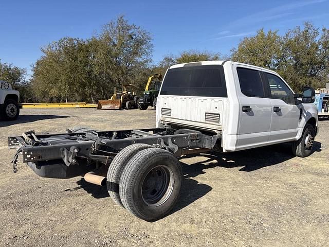 Image of Ford F-350 equipment image 3