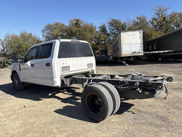 Image of Ford F-350 equipment image 2