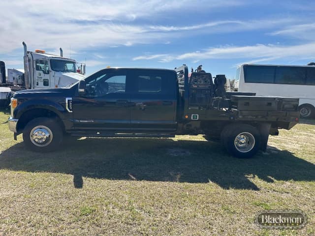 Image of Ford F-350 equipment image 1