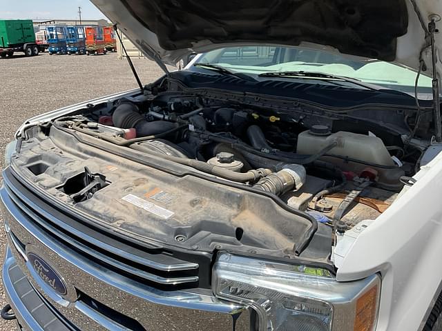 Image of Ford F-350 equipment image 4