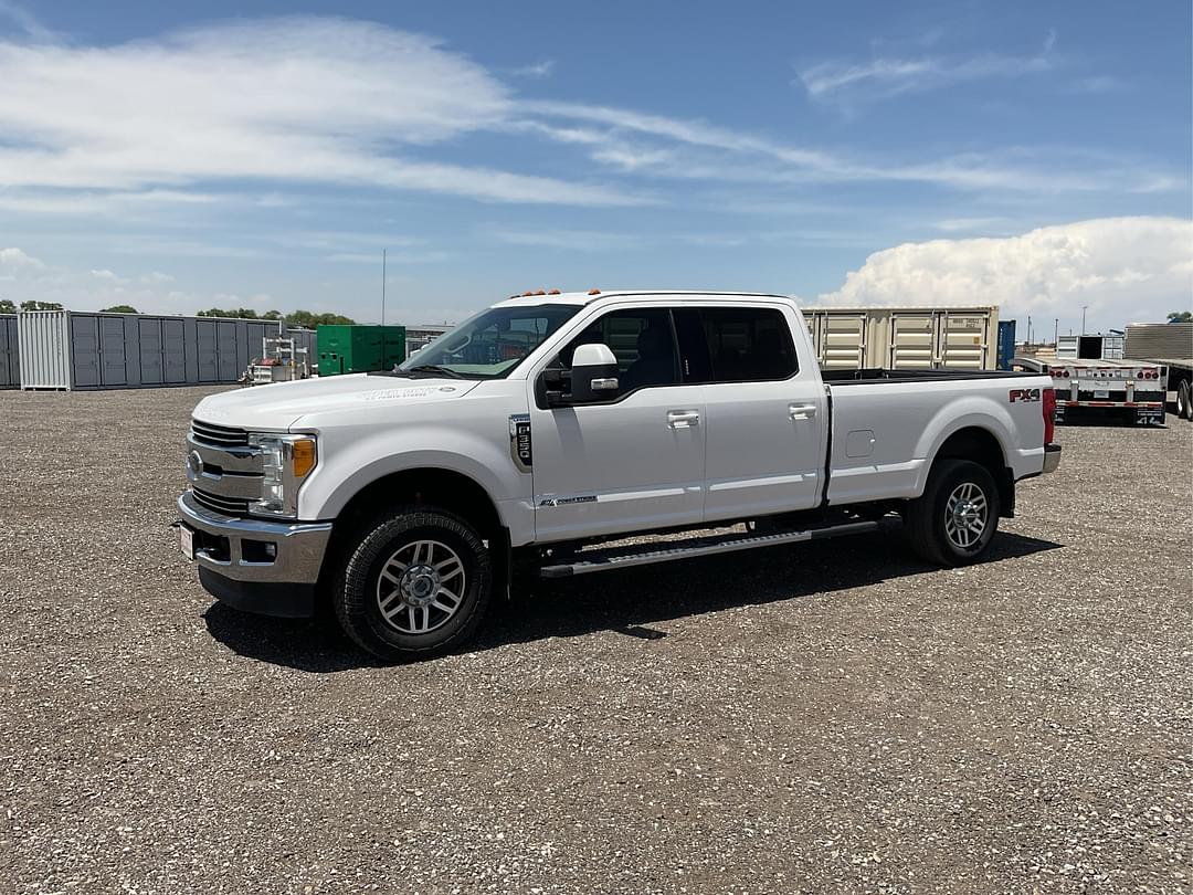 Image of Ford F-350 Primary image