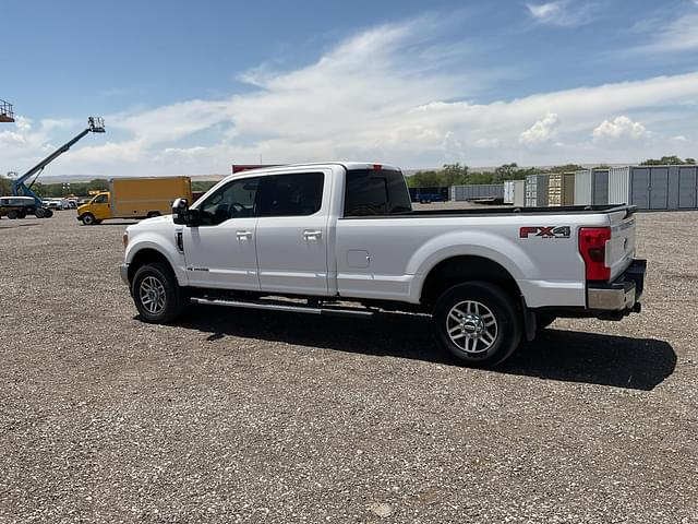 Image of Ford F-350 equipment image 3
