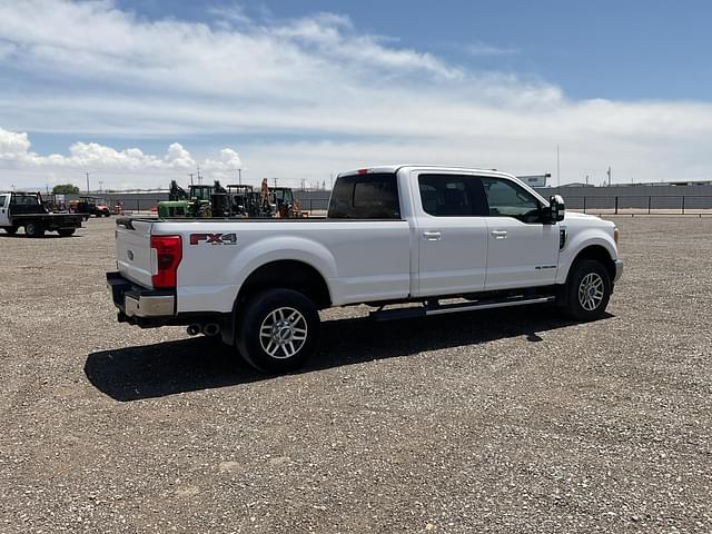 Image of Ford F-350 equipment image 2