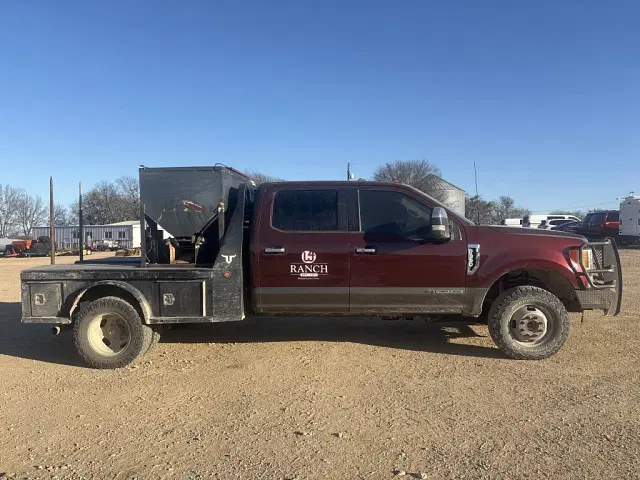 Image of Ford F-350 equipment image 2