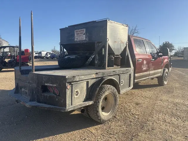 Image of Ford F-350 equipment image 4