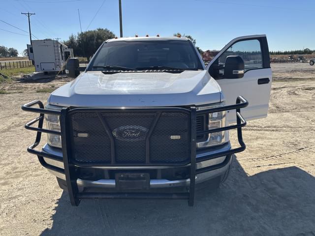 Image of Ford F-350 equipment image 2