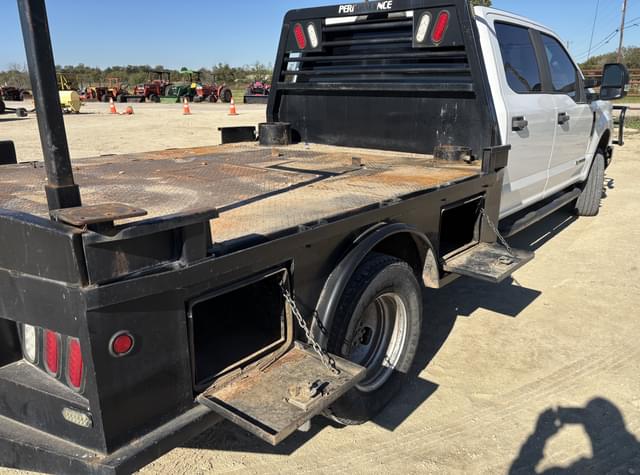 Image of Ford F-350 equipment image 3