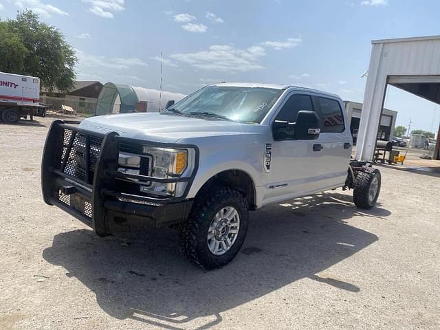 Image of Ford F-350 equipment image 1
